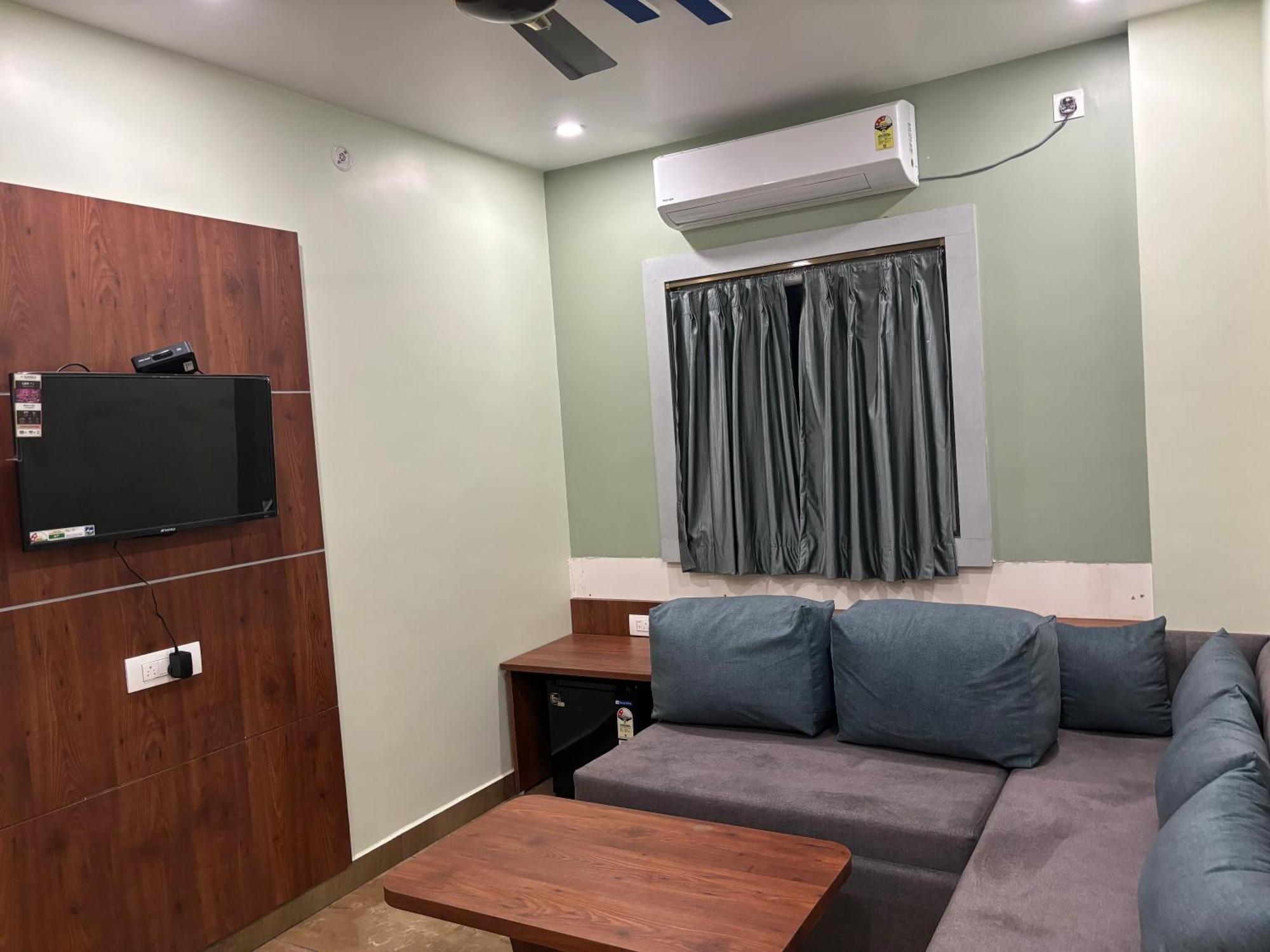 Hotel Omkareshwar Inn Деогар Екстер'єр фото