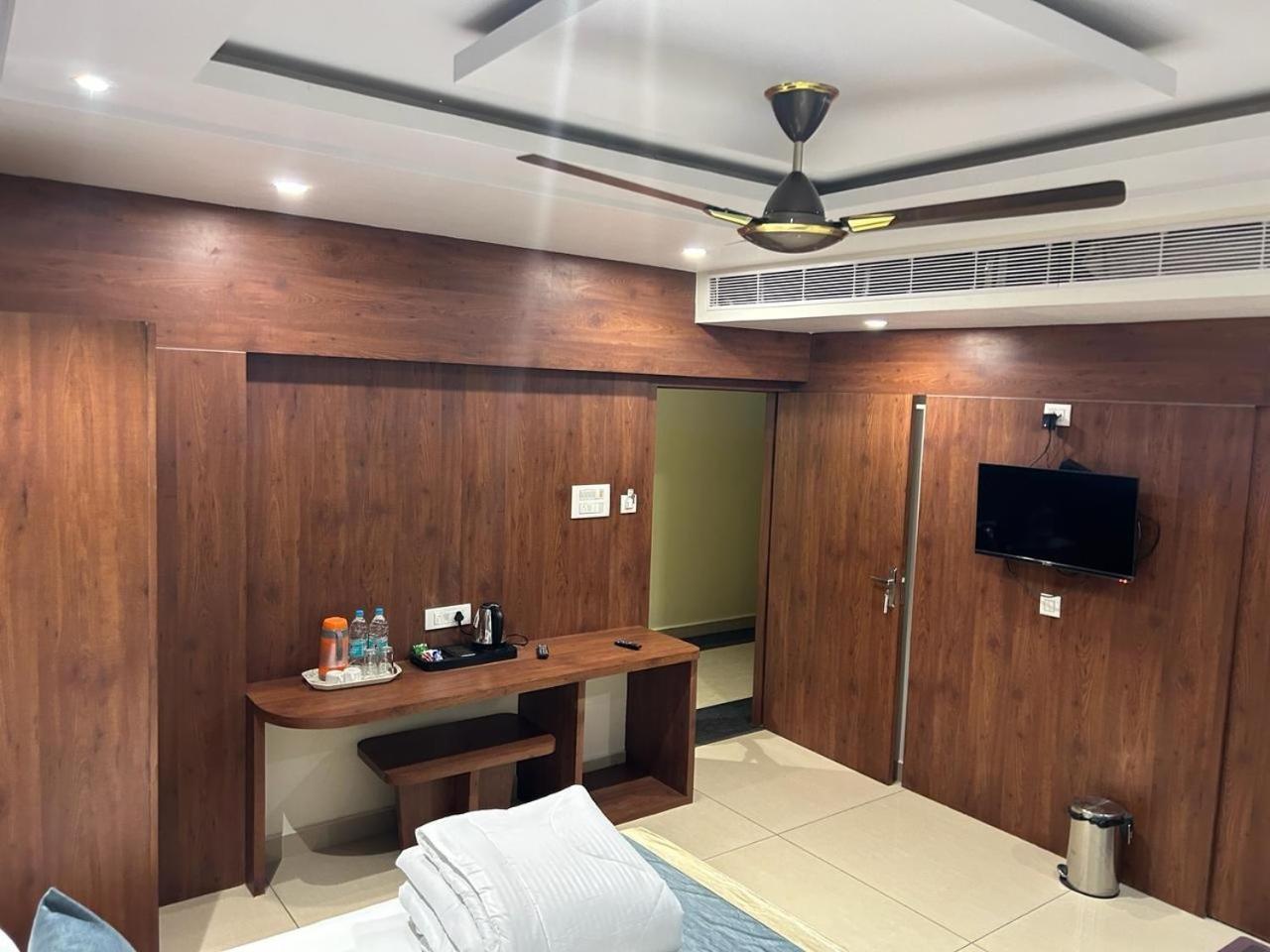 Hotel Omkareshwar Inn Деогар Екстер'єр фото