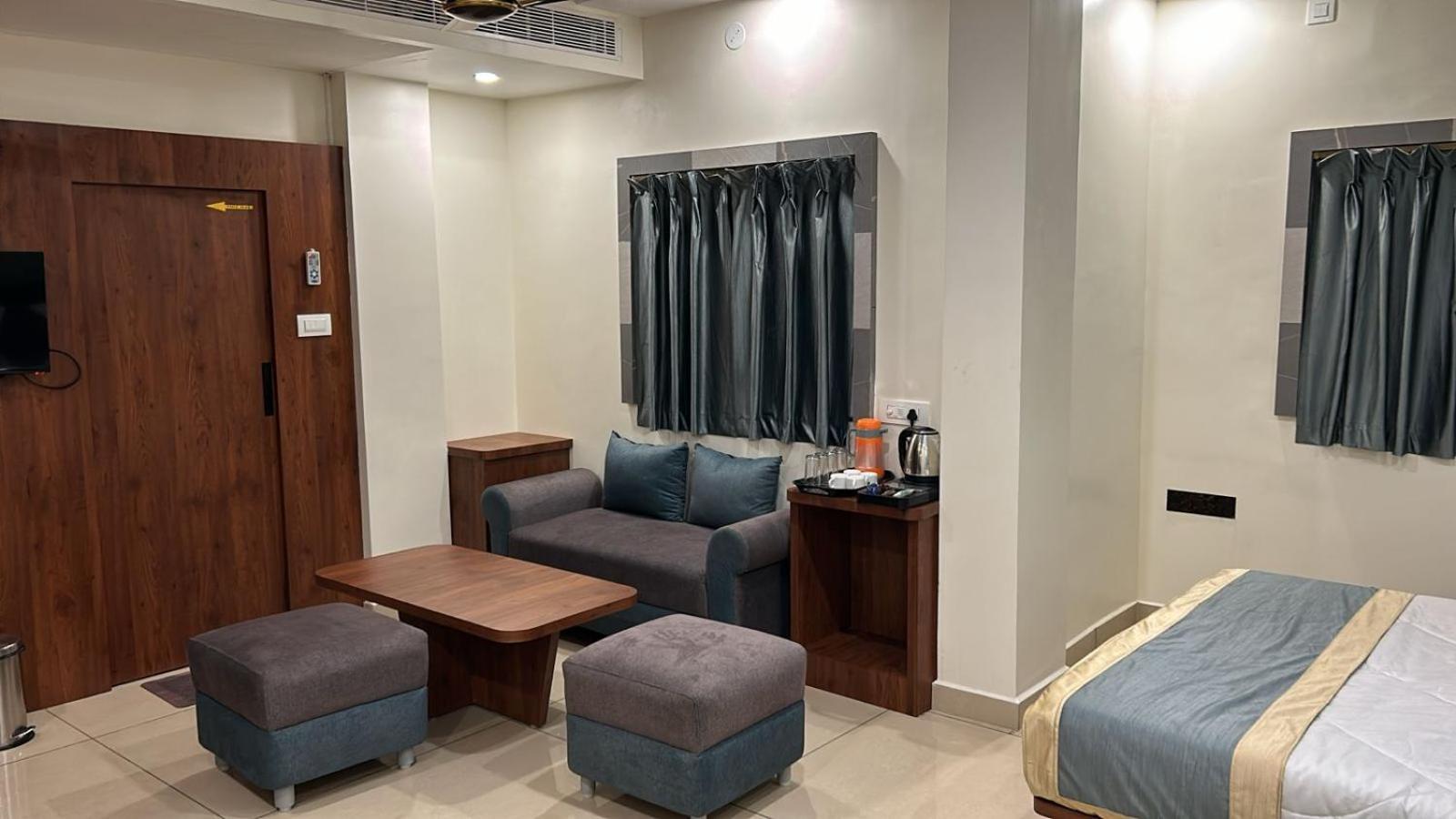 Hotel Omkareshwar Inn Деогар Екстер'єр фото
