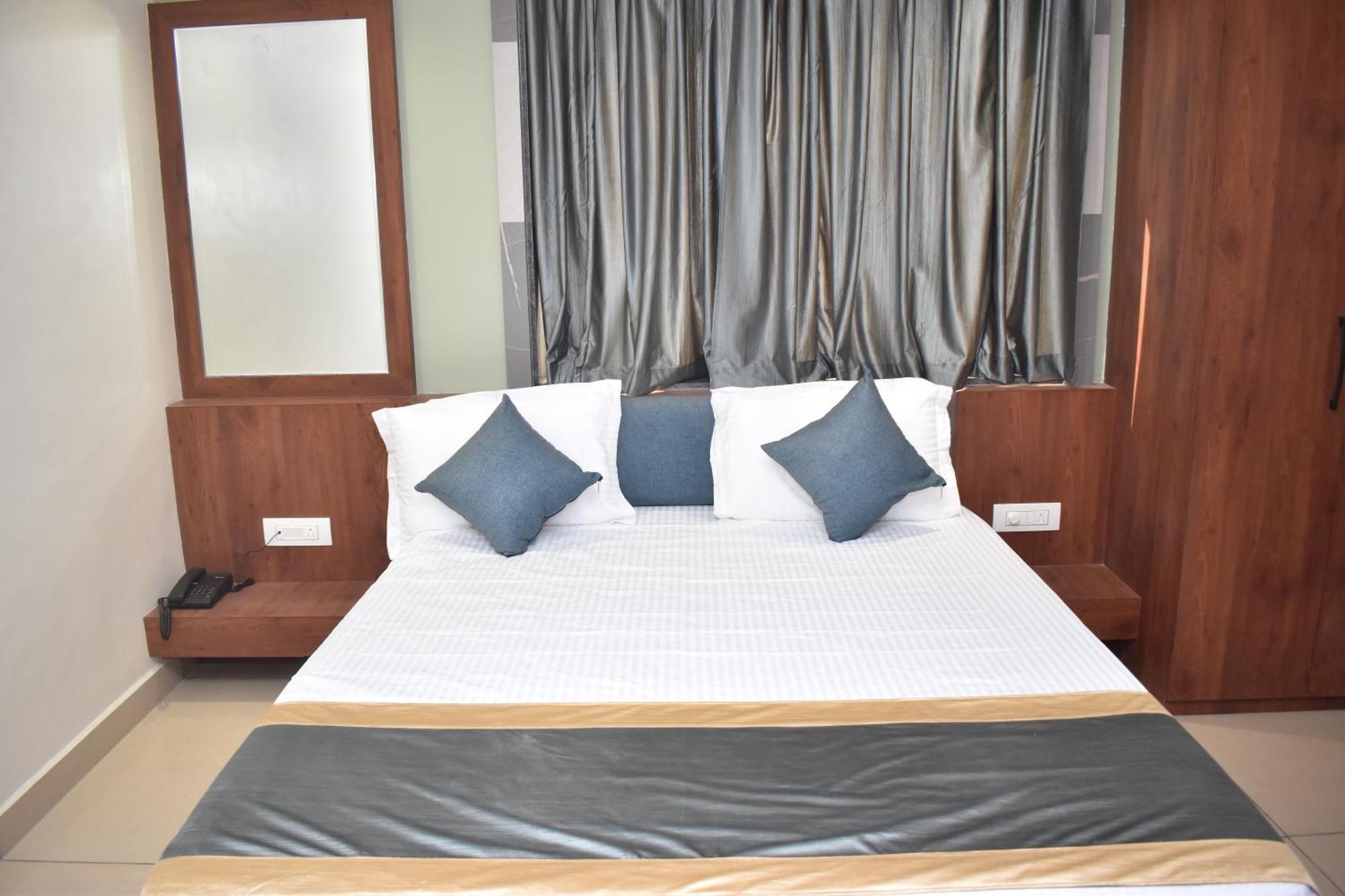 Hotel Omkareshwar Inn Деогар Екстер'єр фото